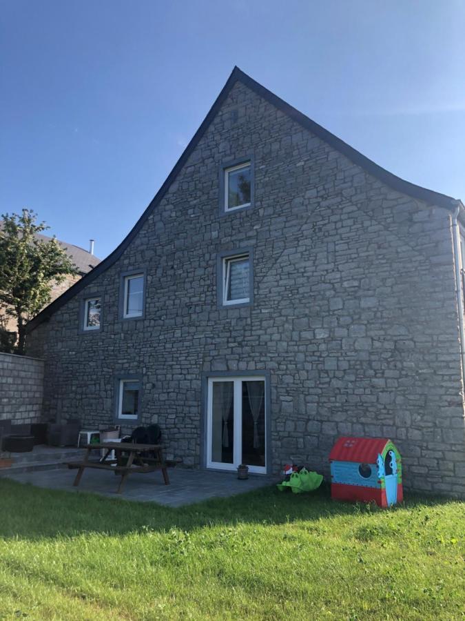 Gite Familial Ferme Des Aujes Falaen Onhaye Exterior photo