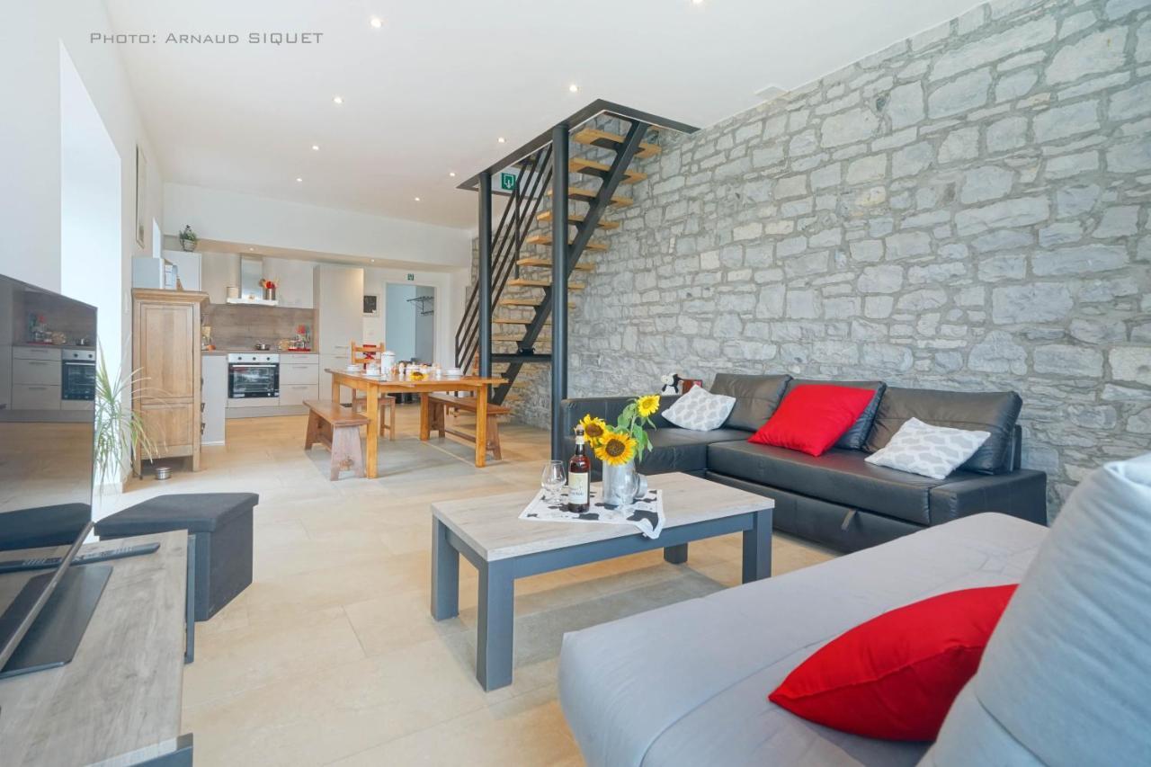Gite Familial Ferme Des Aujes Falaen Onhaye Exterior photo